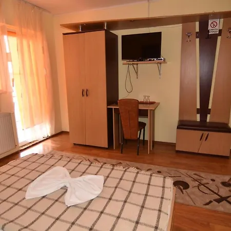 Πανσιόν Popas Paradis 3*